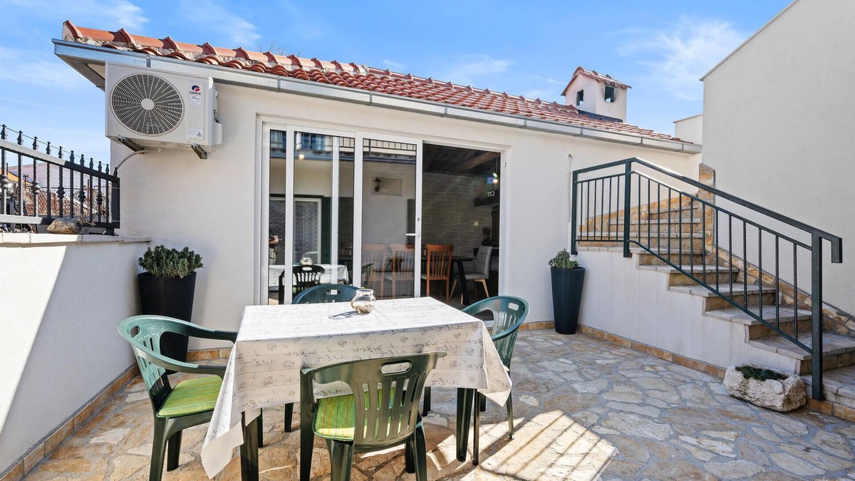 Primosten Apartment | 2 bedroom gorgeous apartment in Vezac