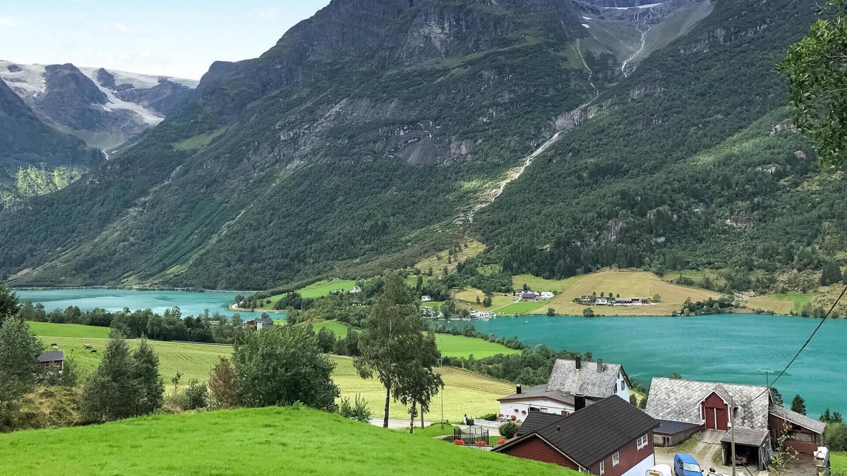 Jostedal House | 2 bedroom gorgeous home in Olden