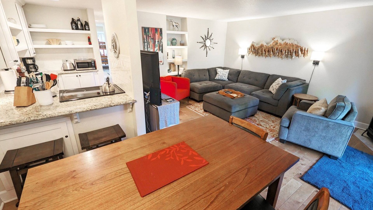 Sunriver Condo | 2 Bedroom Ground Level Condo is the wonderfully located Abbot House complex - ABT04