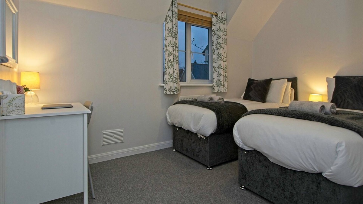 Barry House | 2 Bedroom House in Barry with Free Parking