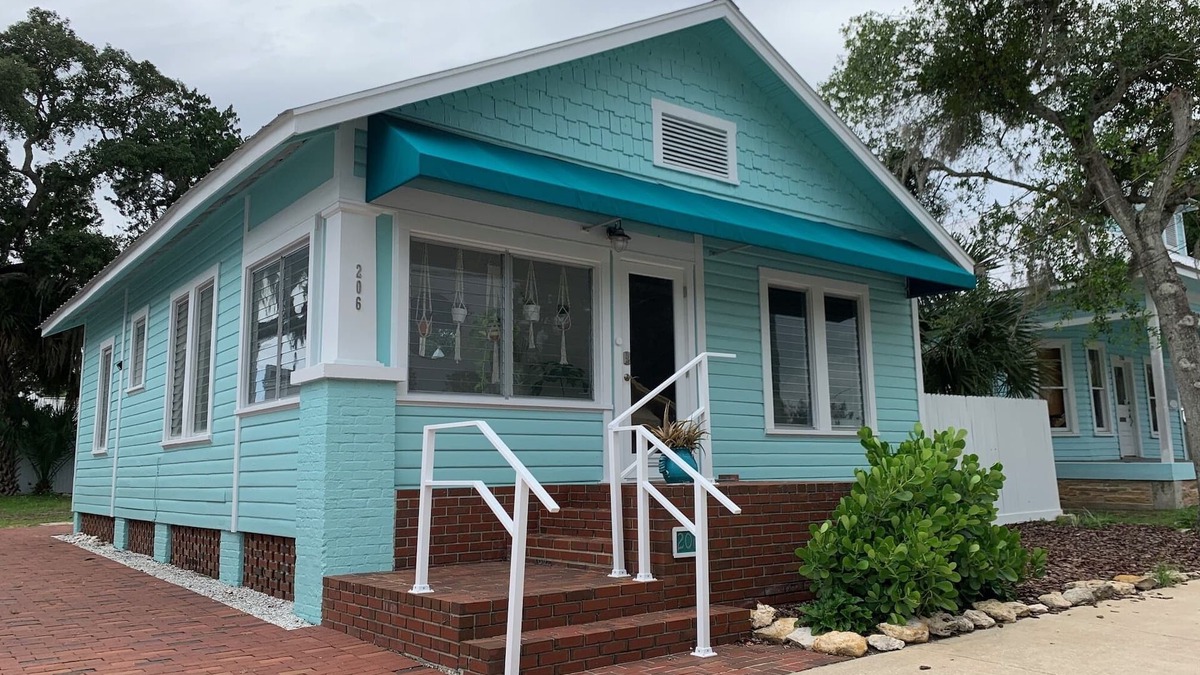 New Smyrna Beach House | 2-Bedroom house with a great yard in down town