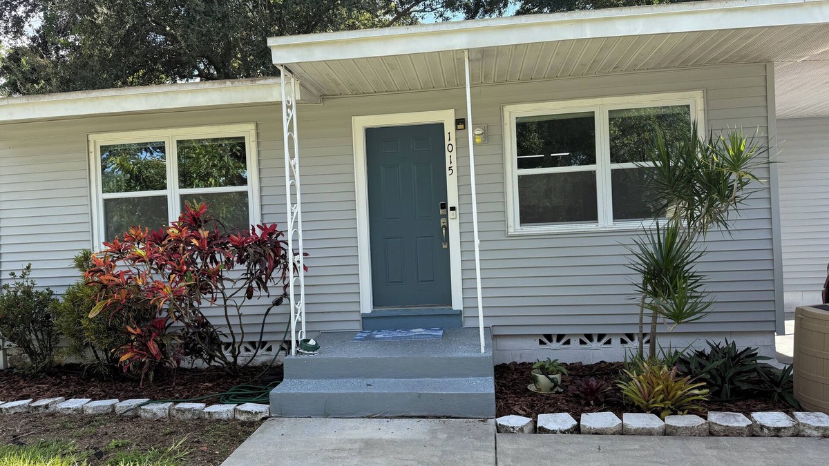 Largo House | 2-Bedroom house in Largo with inviting fenced backyard