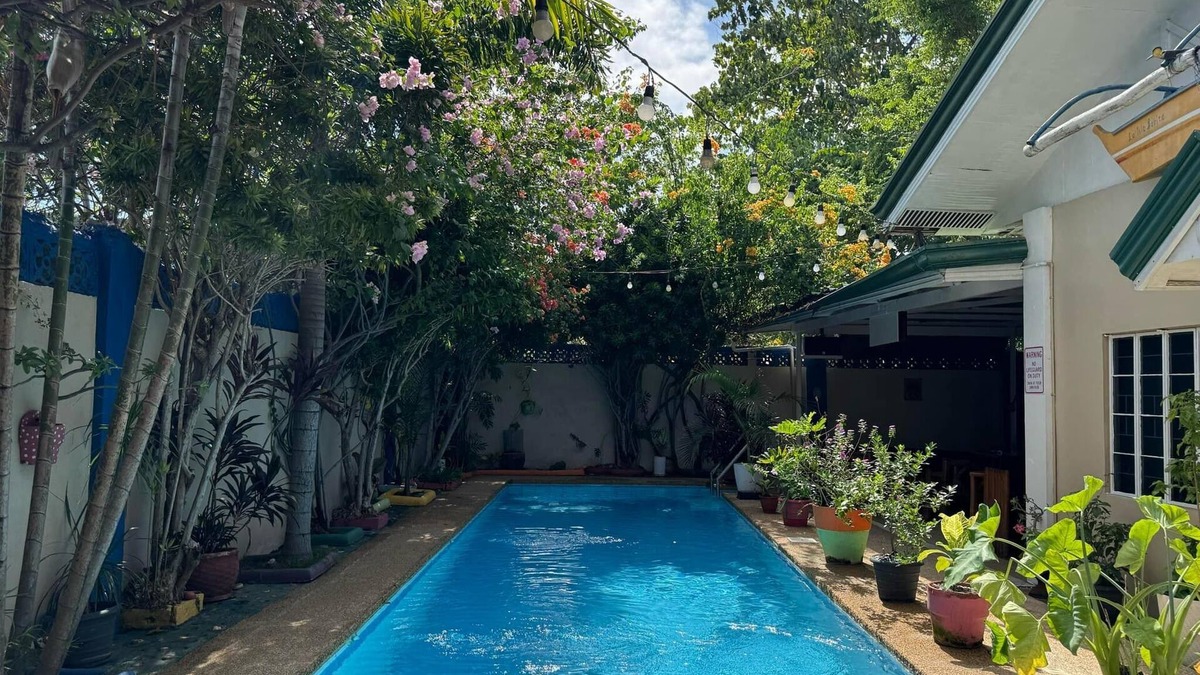 Lapu-Lapu House | 2-bedroom house with 2 bathrooms.Private pool, bar and patio, Free WIFI and AC.