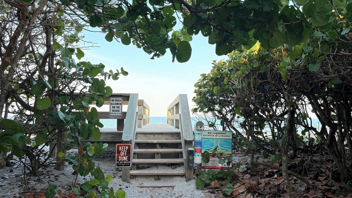 Satellite Beach House | 2-bedroom house in Satellite Beach I 4 Min Walk from the Beach