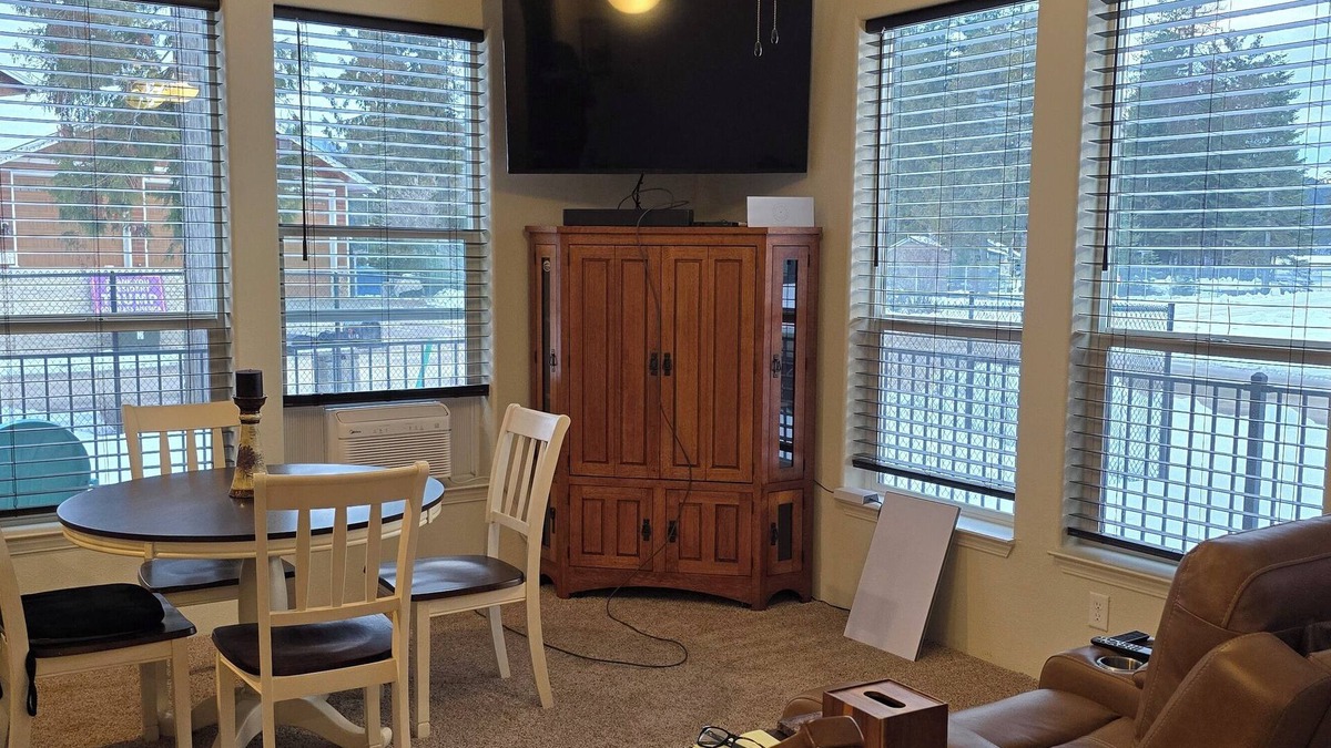 Nordman House | 2-bedroom house with cute bunkhouse 50 yards from boat ramp on Priest Lake