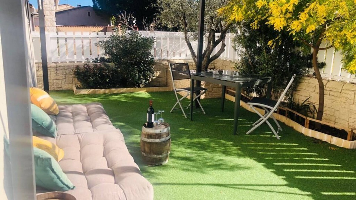 Pomerols House | 2-bedroom house with garden