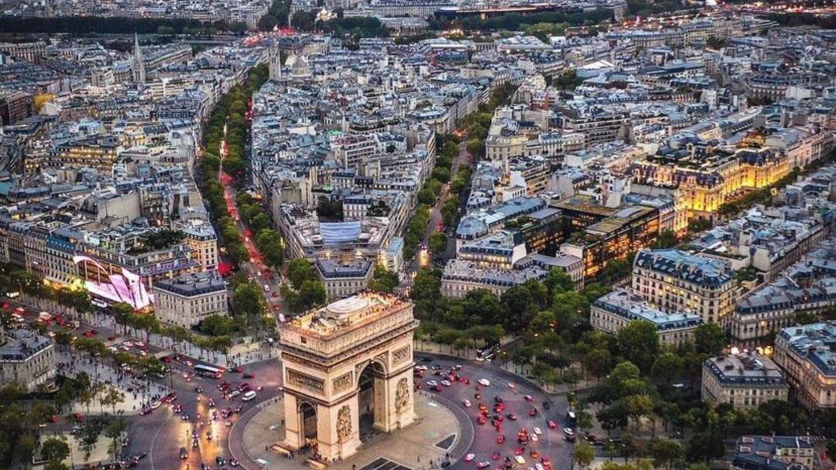 Chaillot Apartment | 2 Bedroom In the Heart Of Tour Eiffel With Aircon