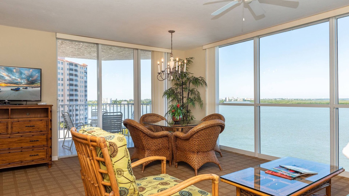 Fort Myers Beach Hotel | 2-Bedroom Island Getaway w/On-Site Dining & Relaxing Views