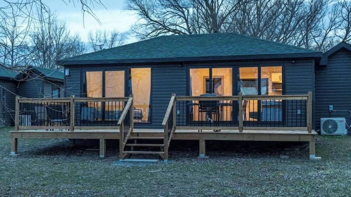 Harwood Cabin | 2-bedroom Lake Front Cottage in Harwood, ON #4