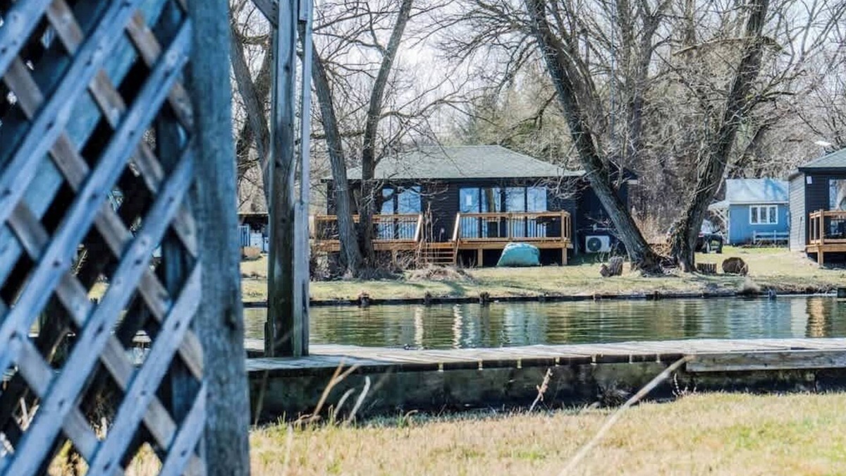 Harwood Cabin | 2-bedroom Lake Front Cottage in Harwood, ON #5