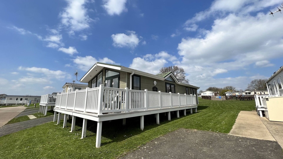Ryde Cabin | 2 Bedroom Lodge TH35, Nodes Point, St Helens, Isle of Wight