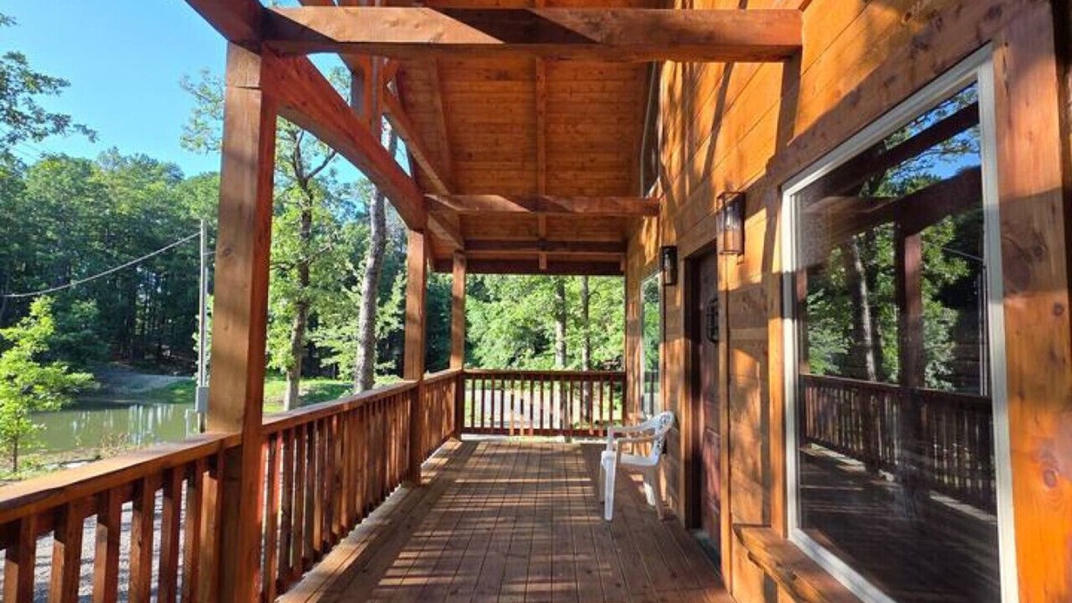 Board Camp Cabin | 2 bedroom +loft, 3 miles to WPG, ATV Rentals Avail