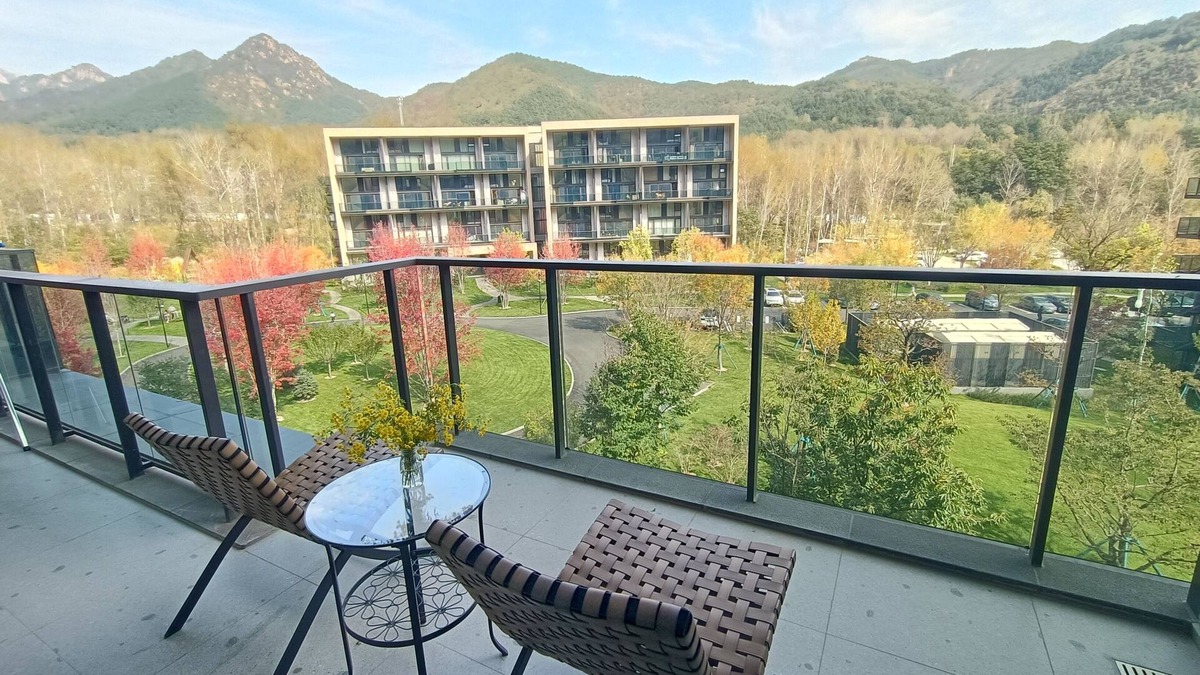 Chengde Apartment | 2-Bedroom Loft - Onsen, creek, playground (2-hour drive from Beijing)