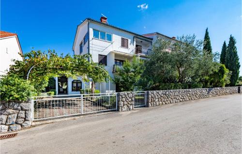 Milcetici Apartment | 2 Bedroom Lovely Apartment In Zidarici