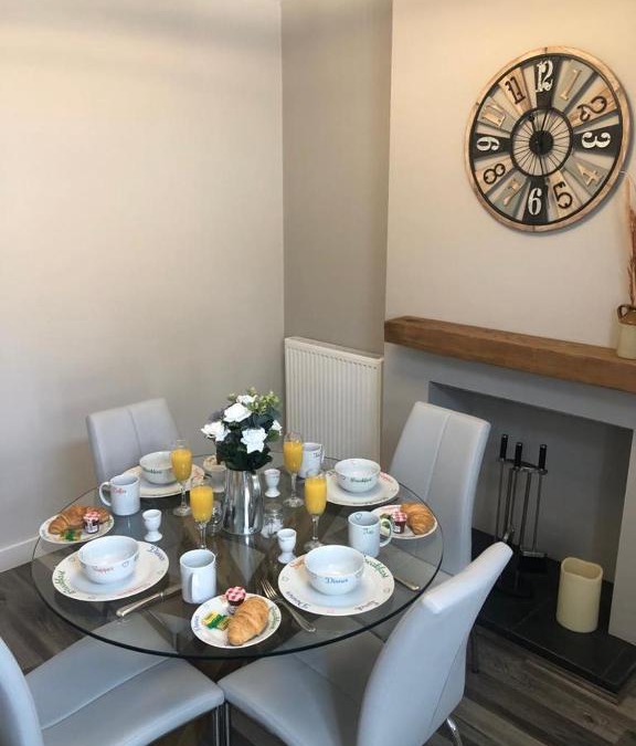 Luton House | 2 Bedroom Luton Townhouse