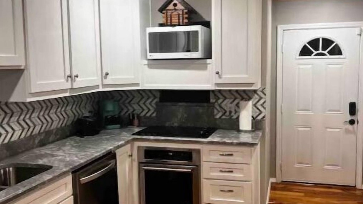 Pleasant Grove House | 2 Bedroom Luxury Home. Wooden Floors and Ceilings