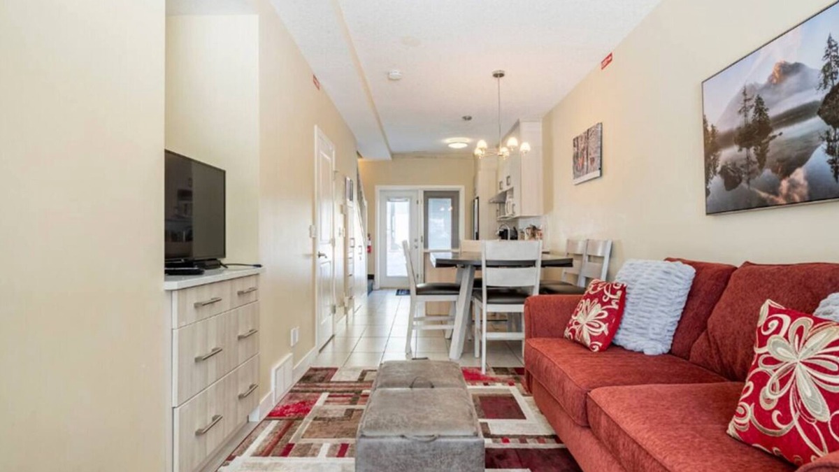 Harvie Heights House | 2 bedroom Mountain View Suite Getaway, right at the gate of Banff National Park.