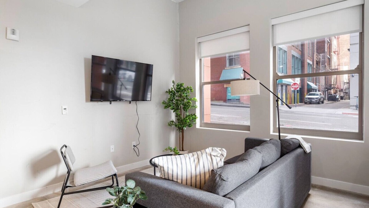 Downtown Cincinnati Apartment | 2 Bedroom Near UC & Good Samaritan Hospital + Wifi