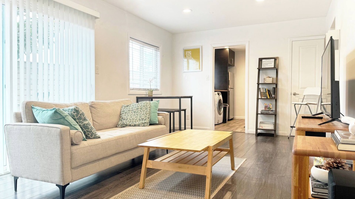 Northwest Torrance Apartment | 2 Bedroom Newly Remodeled Modern Apartment