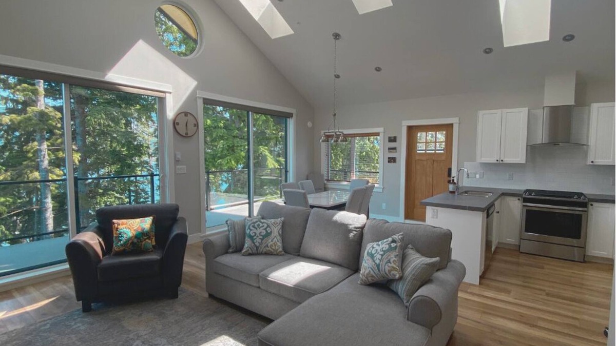 Port Renfrew Cottage | 2 Bedroom Oceanfront Cottage