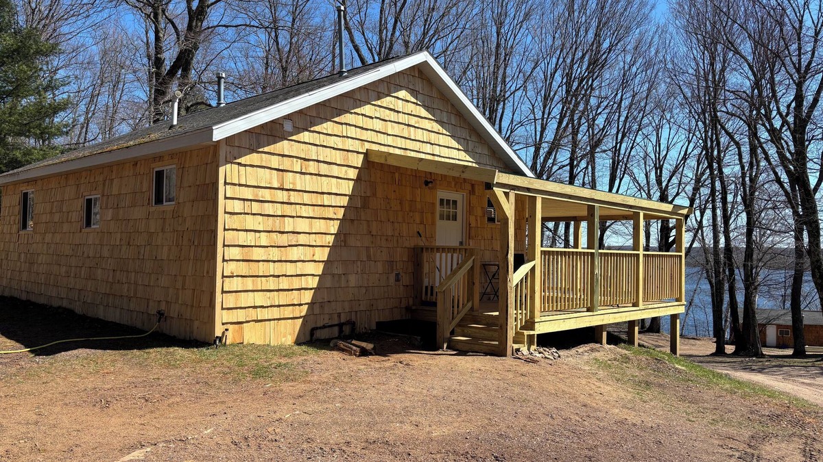 Au Train Cabin | 2 bedroom pet friendly cabin on beautiful lakefront property
