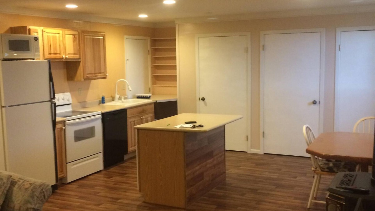 Billings House | 2 bedroom place great for travelers for a night, or an entire month or more!