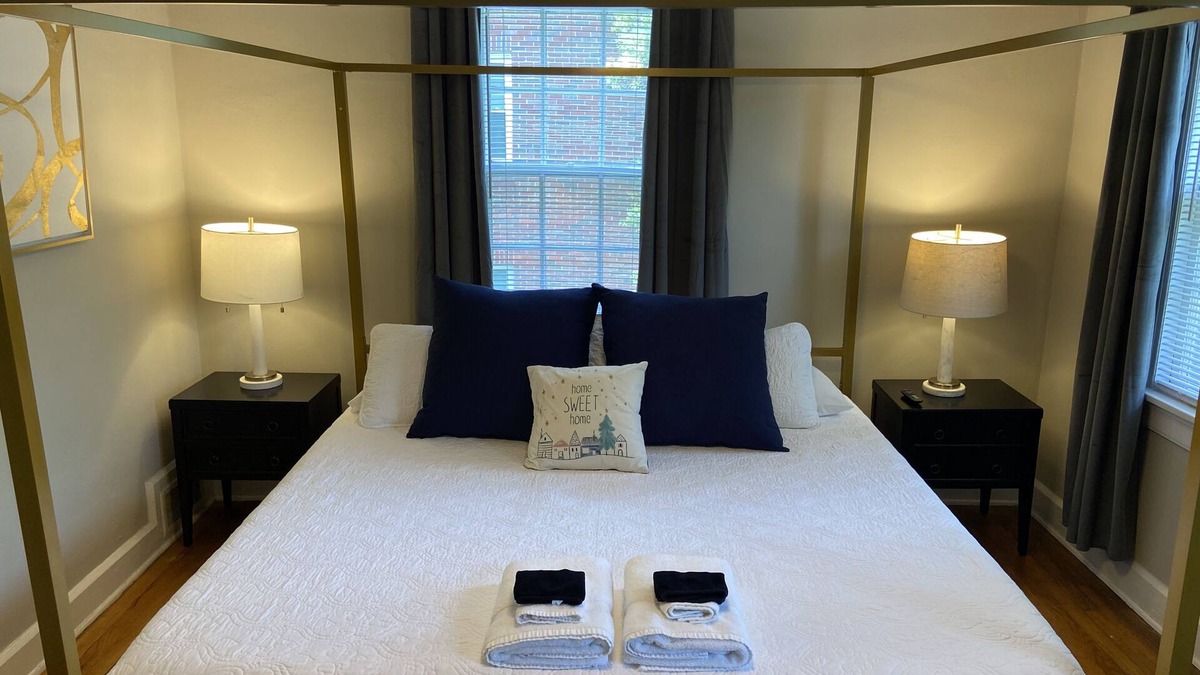 Murfreesboro House | 2 Bedroom-Sleeps 5-Only 5 Blocks to the Square and MTSU!