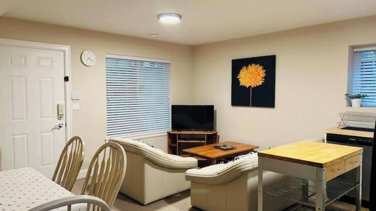 Langley House | 2 bedroom Spacious Guest Suite in Walnut Grove