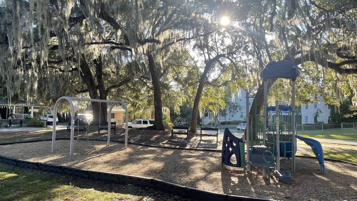 North Charleston Apartment | 2 Bedroom STEPS to food & nightlife - Minutes to Beaches - NO cleaning fee!