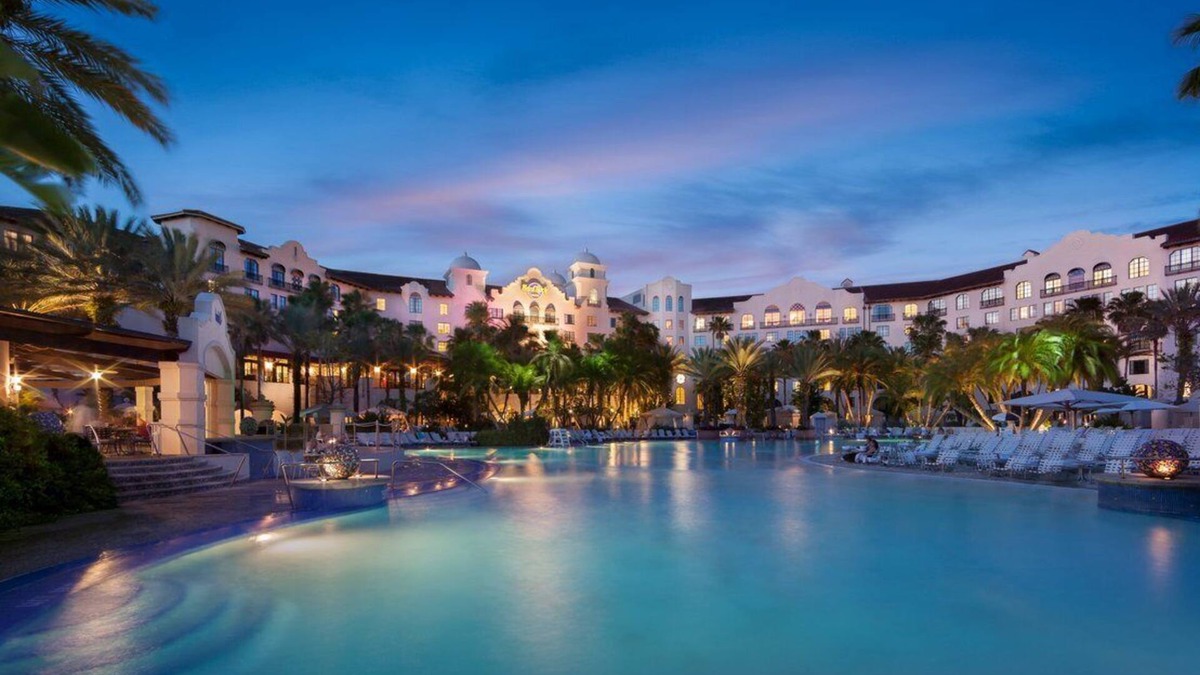 Florida Center House | 2-Bedroom Suite at a 4⭐️ Hotel