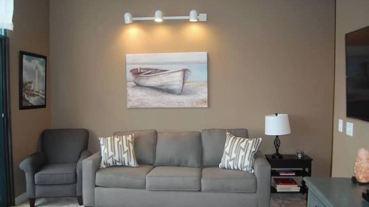 Sandusky Apartment | 2 Bedroom Sunset Condo Close to Cedar Point