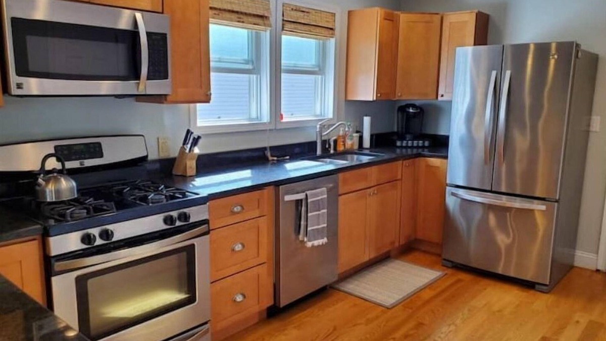 Town of Hastings Apartment | 2-bedroom townhouse with indoor fireplace