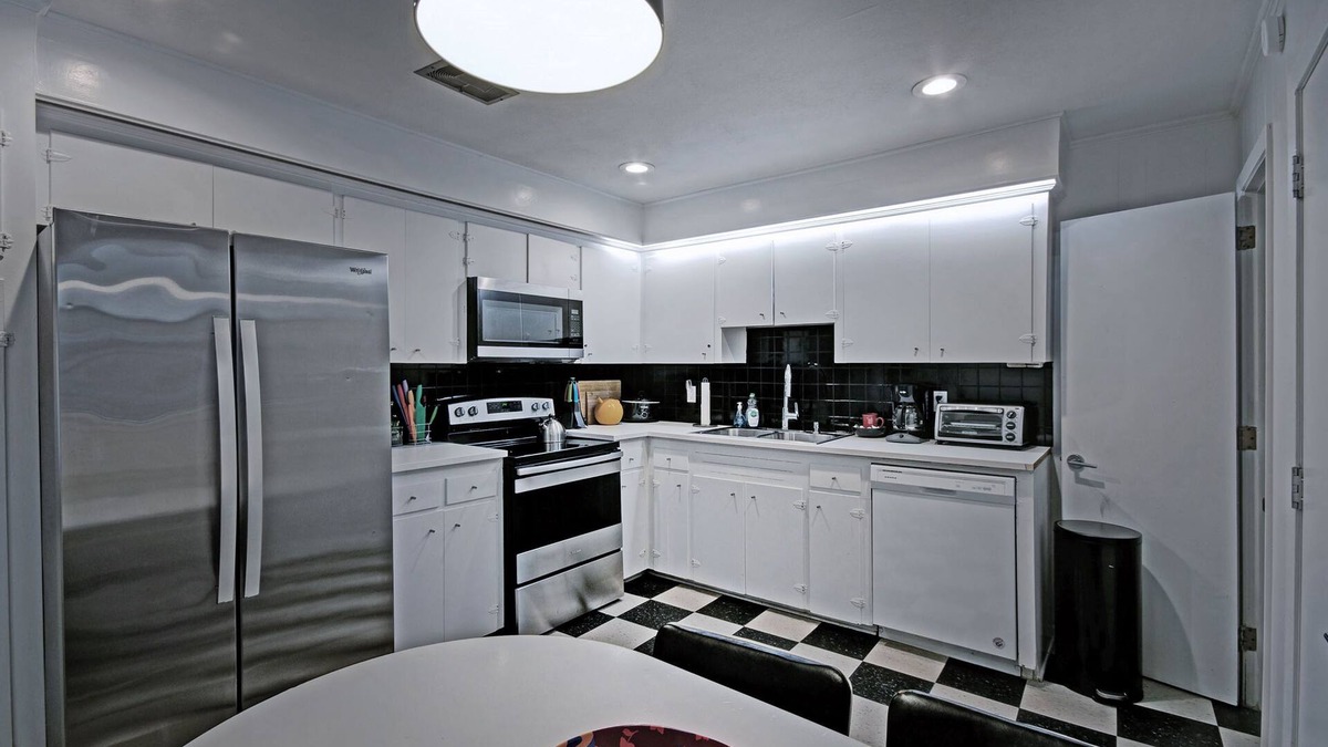 Fondren House | 2 Bedroom Unit Near Everything in Fondren Jackson