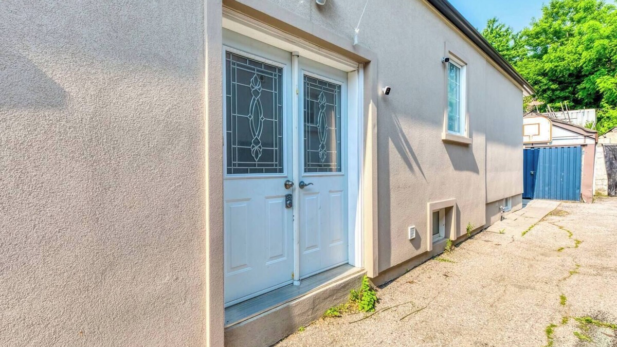 Keelesdale - Eglinton West House | 2 Bedroom Unit on a Quiet Street