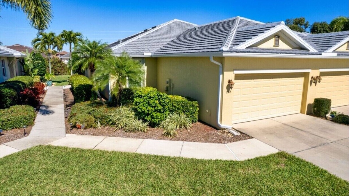 Biggar Villa | 2-bedroom villa in TORTUGA Fort Myers ,Gated Community, Single level home! WOW!