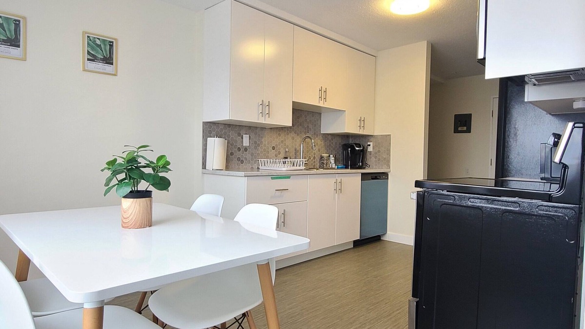 West Edmonton Condo | 2 Bedroom - Walking Distance to West Edmonton Mall