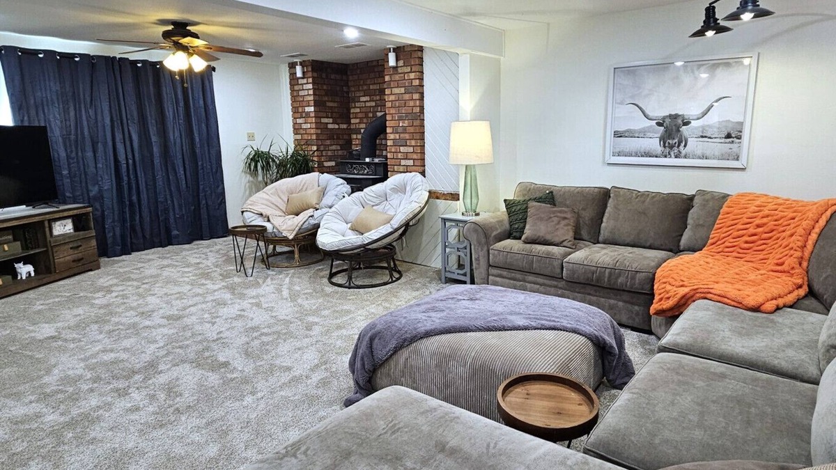 Page House | 2 Bedroom, Washer/Dryer, Sleeps 6, lower