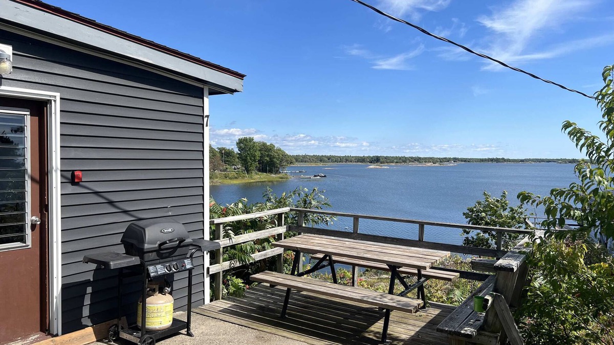 Carling Cabin | 2-bedroom Waterfront Cottage in Georgian Bay - Rockwood #7