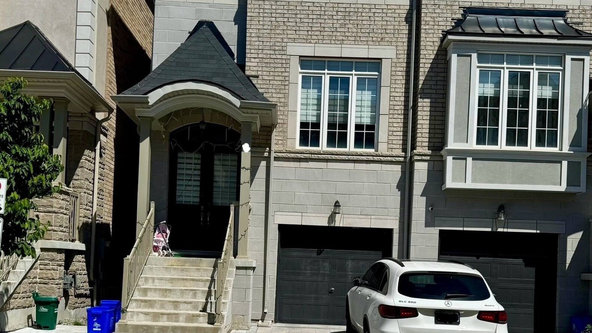 Richmond Hill Apartment | 2 Bedroom with 2 Ensuite Unit in the heart of Richmond HIll.