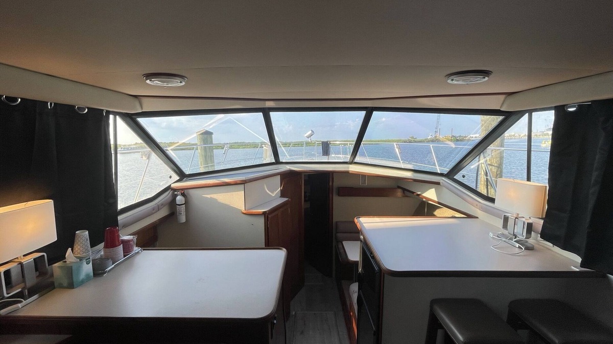 Bucktown Boat Rental | 2 Bedroom Yacht 15 minutes away from Bourbon St.