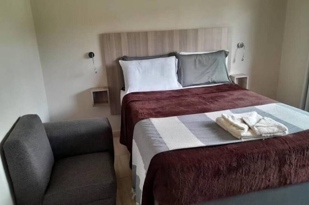 Harare Apartment | 2 bedroomed apartment with en-suite and kitchenette - 2068