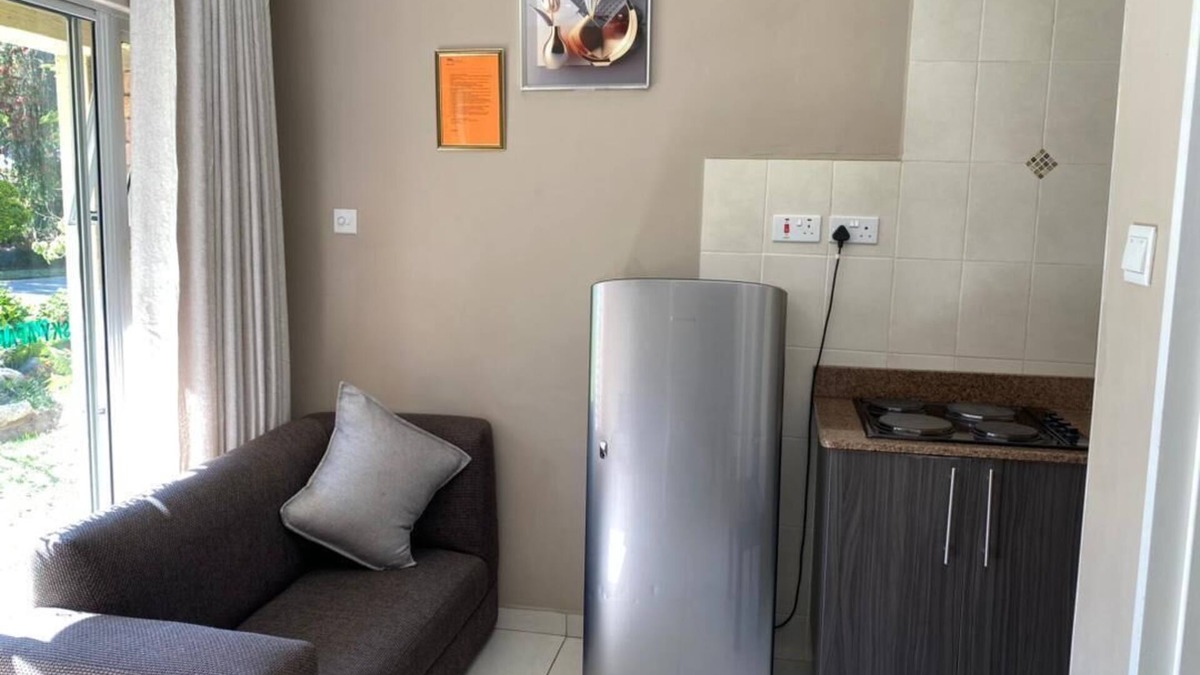 Harare Apartment | 2 bedroomed apartment with en-suite and kitchenette - 2064