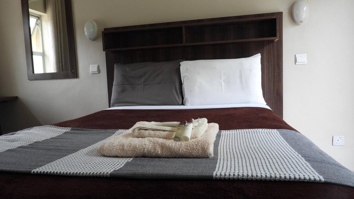 Harare Apartment | 2 bedroomed apartment with en-suite and kitchenette - 2071