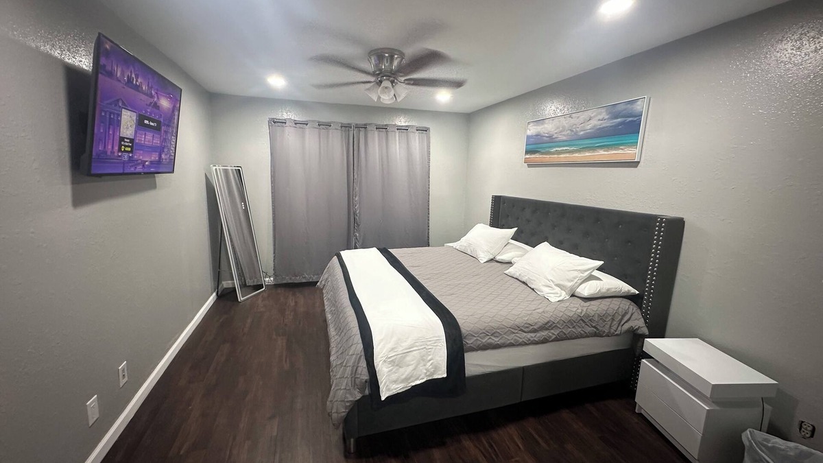 Midland Apartment | 🏡 2 bedrooms, 1 bathroom 🛁 cozy, modern apartment. With sofa bed 🛋️n