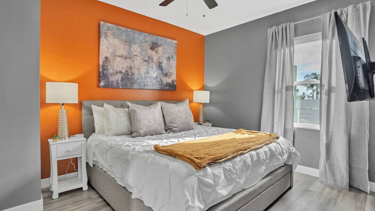 University Heights Apartment | 2-Bedrooms-2-Balconies-Walk-2-Everything-W/D
