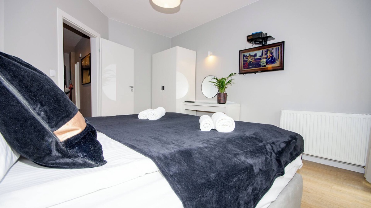 City Centre Apartment | 2-bedrooms Apartment with the Air-con, balcony in the City Center