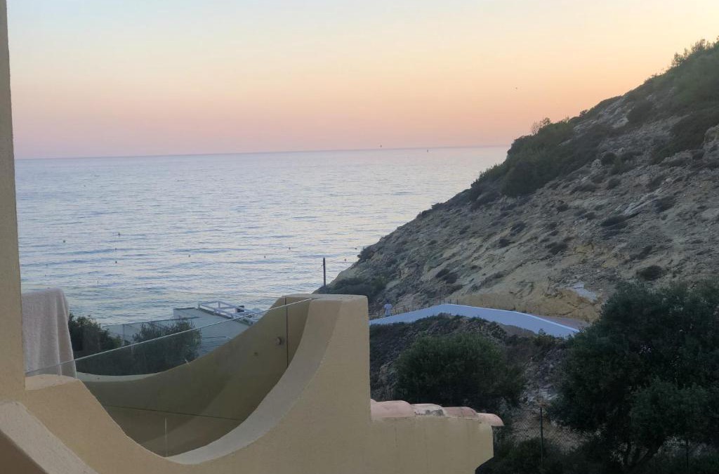 Vale de Centianes Apartment | 2 bedrooms appartement at Carvoeiro 20 m away from the beach with sea view and enclosed garden