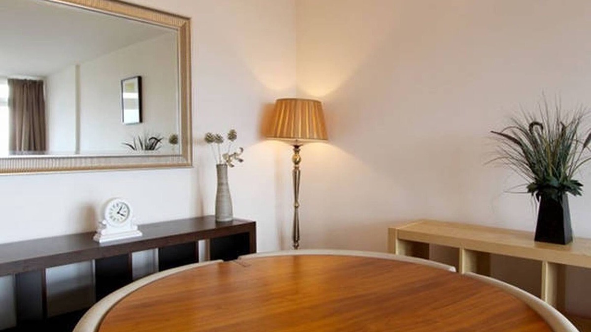 Maida Vale Apartment | 2 Bedrooms Sleeps Up To 6 Guests, Great Base To Explore London, Close To Metro