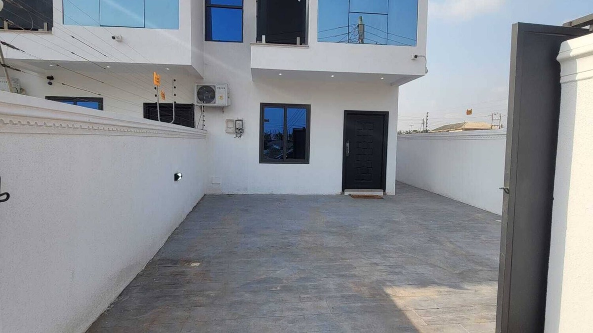 Santeo House | 2 bedrooms with WiFi AC in lovely Adenta Municipality Starlink Solar - Unit #1