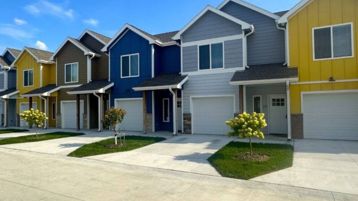 Council Bluffs House | 2 Beds + Private Garage | Secure Entry